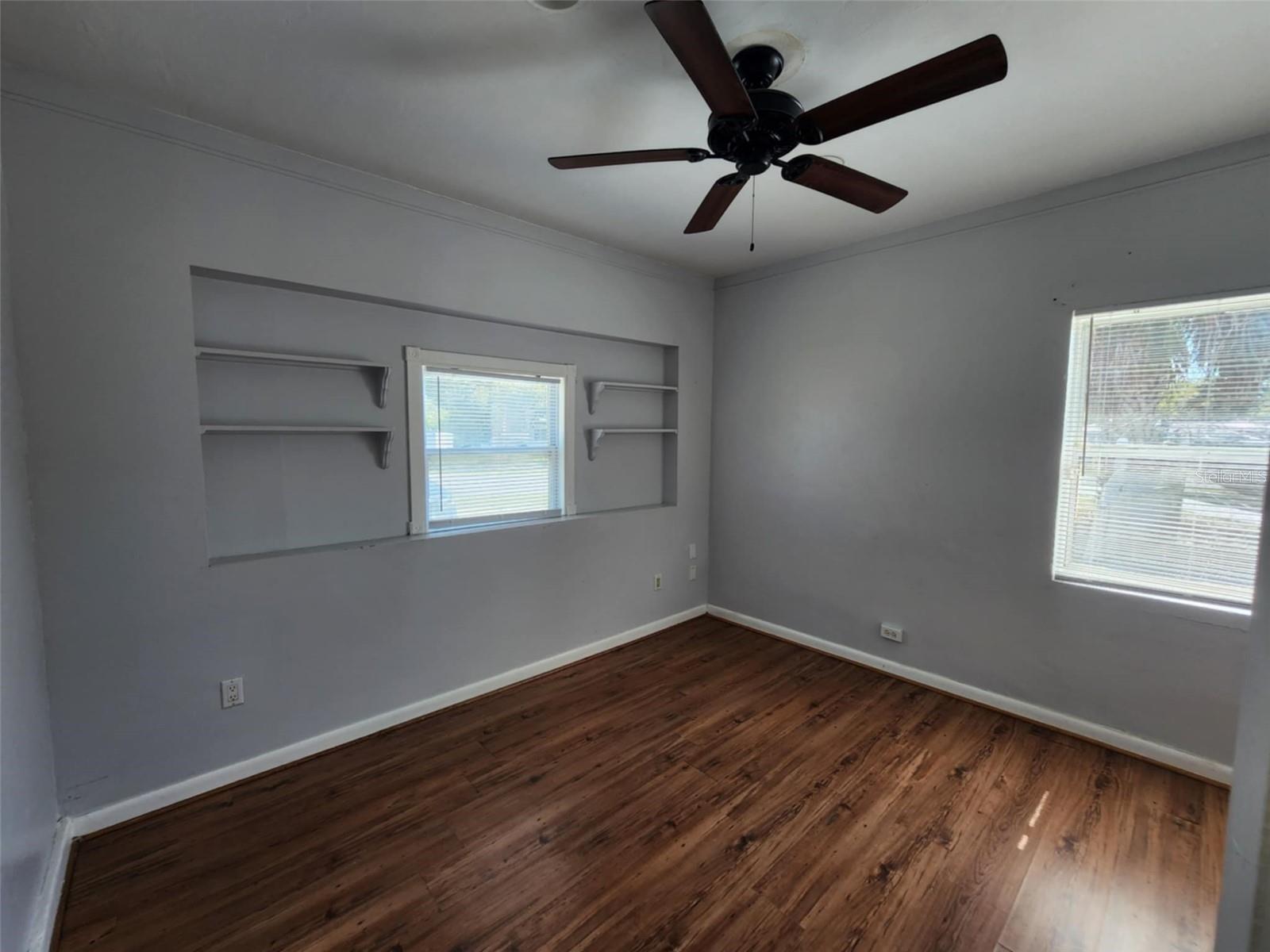 Listing photo id 7 for 6819 Treehaven Drive