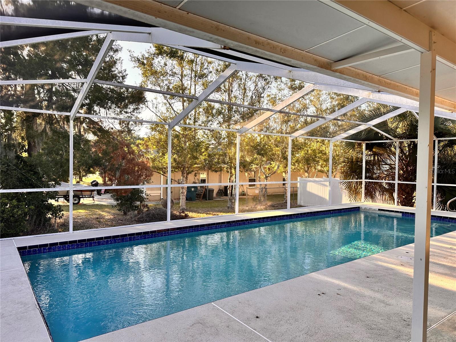 Listing photo id 7 for 2349 Holston Avenue