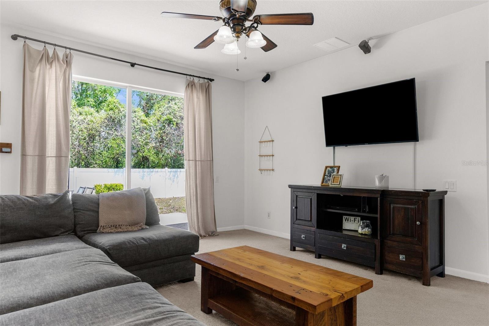 Listing photo id 8 for 14581 Wake Robin Drive
