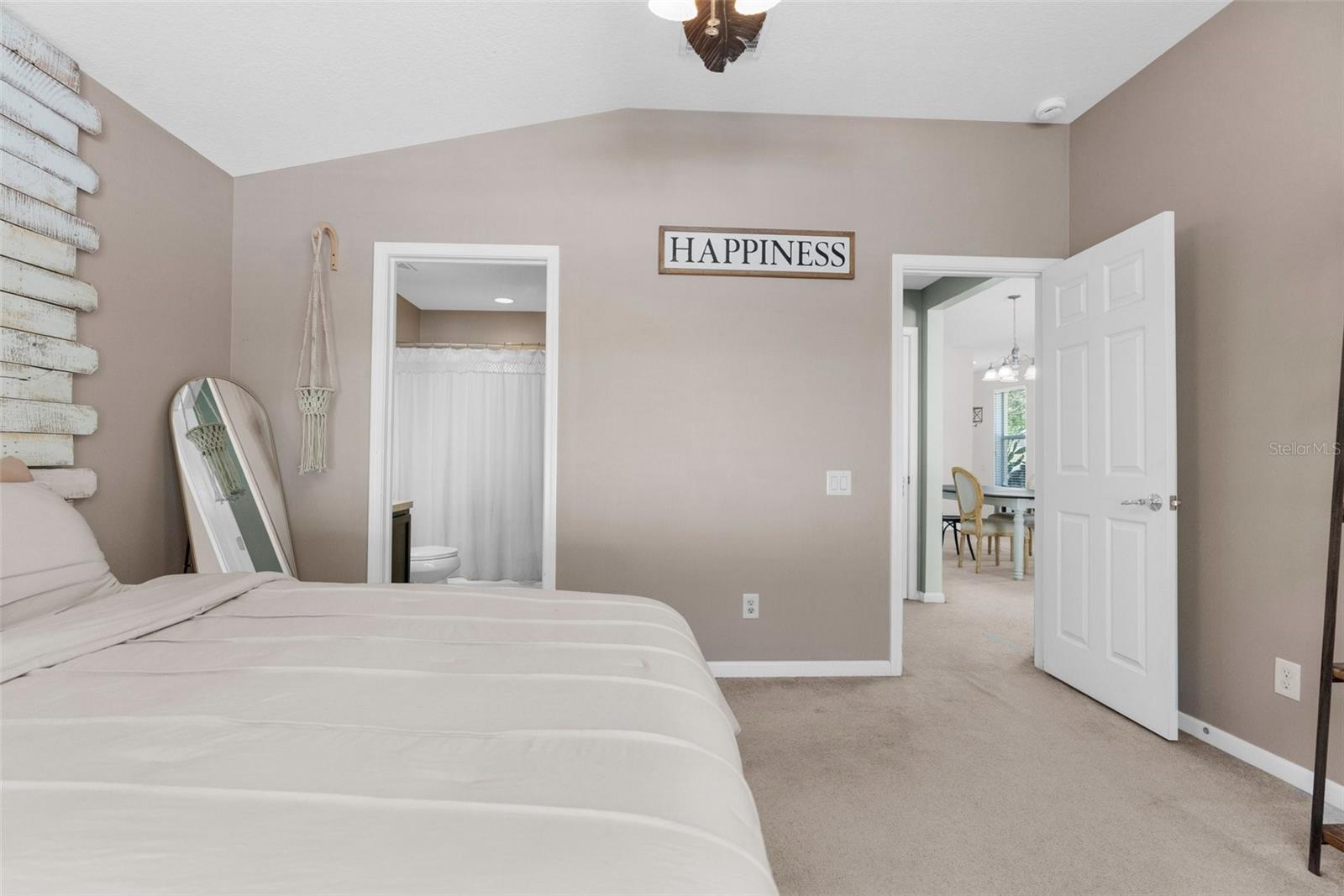 Listing photo id 9 for 14581 Wake Robin Drive