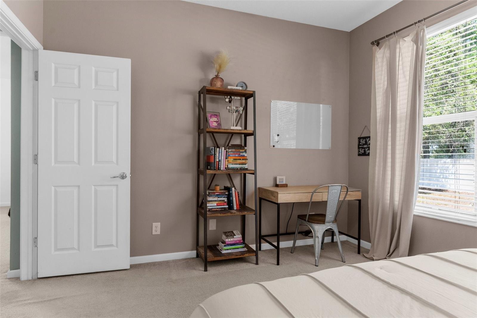 Listing photo id 10 for 14581 Wake Robin Drive