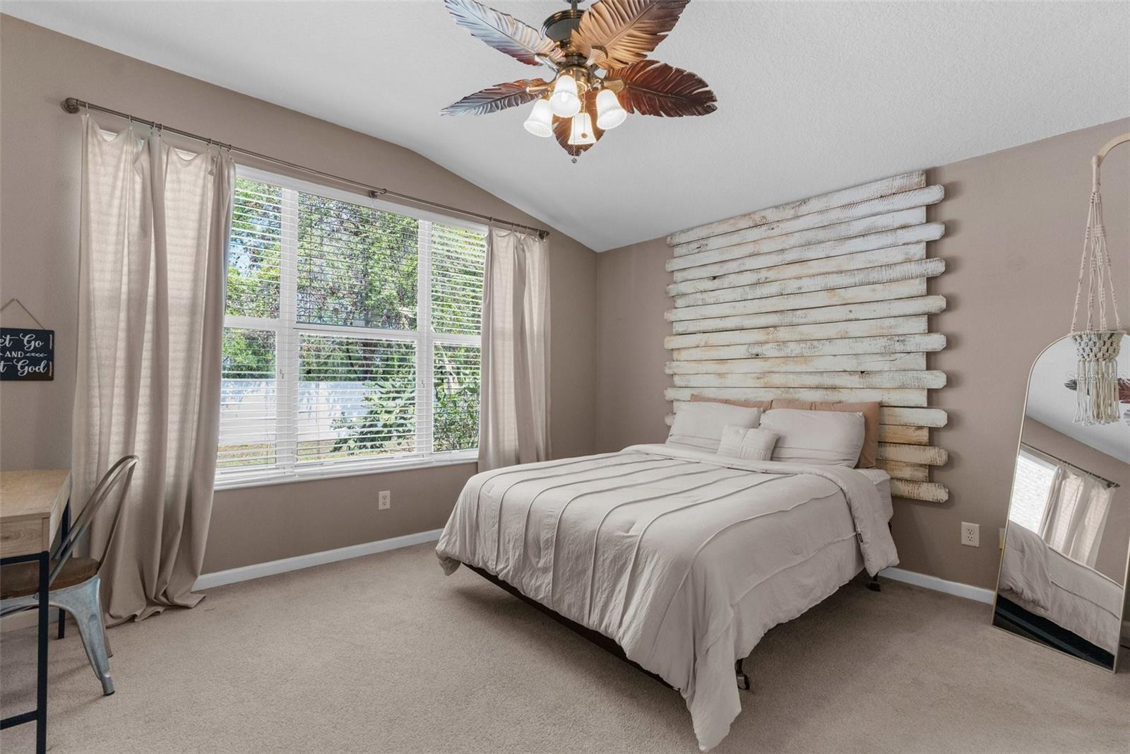 Listing photo id 11 for 14581 Wake Robin Drive