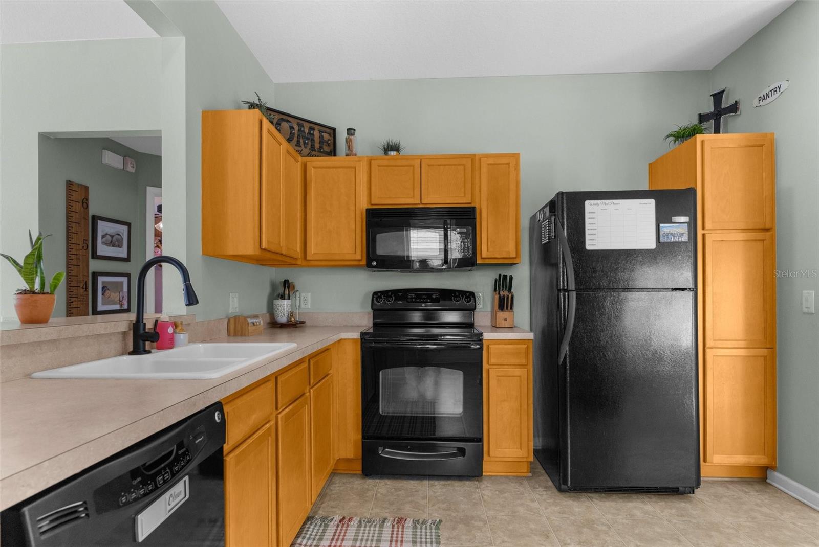 Listing photo id 15 for 14581 Wake Robin Drive