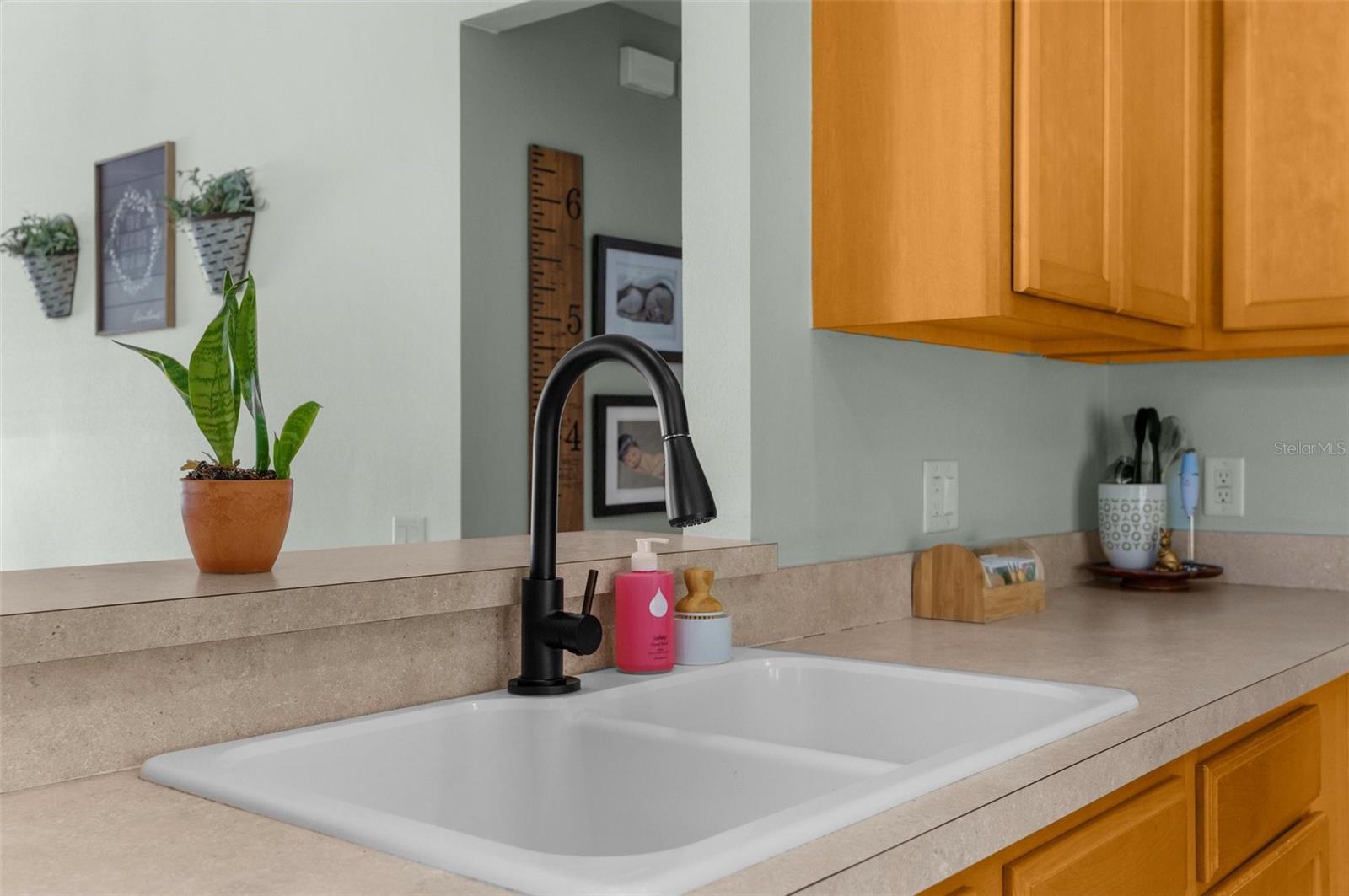 Listing photo id 16 for 14581 Wake Robin Drive