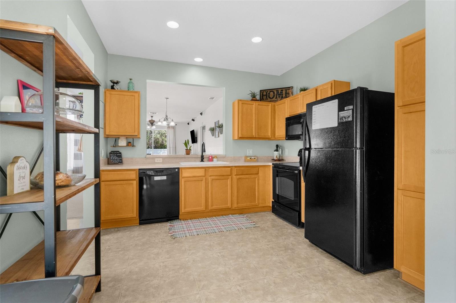 Listing photo id 17 for 14581 Wake Robin Drive