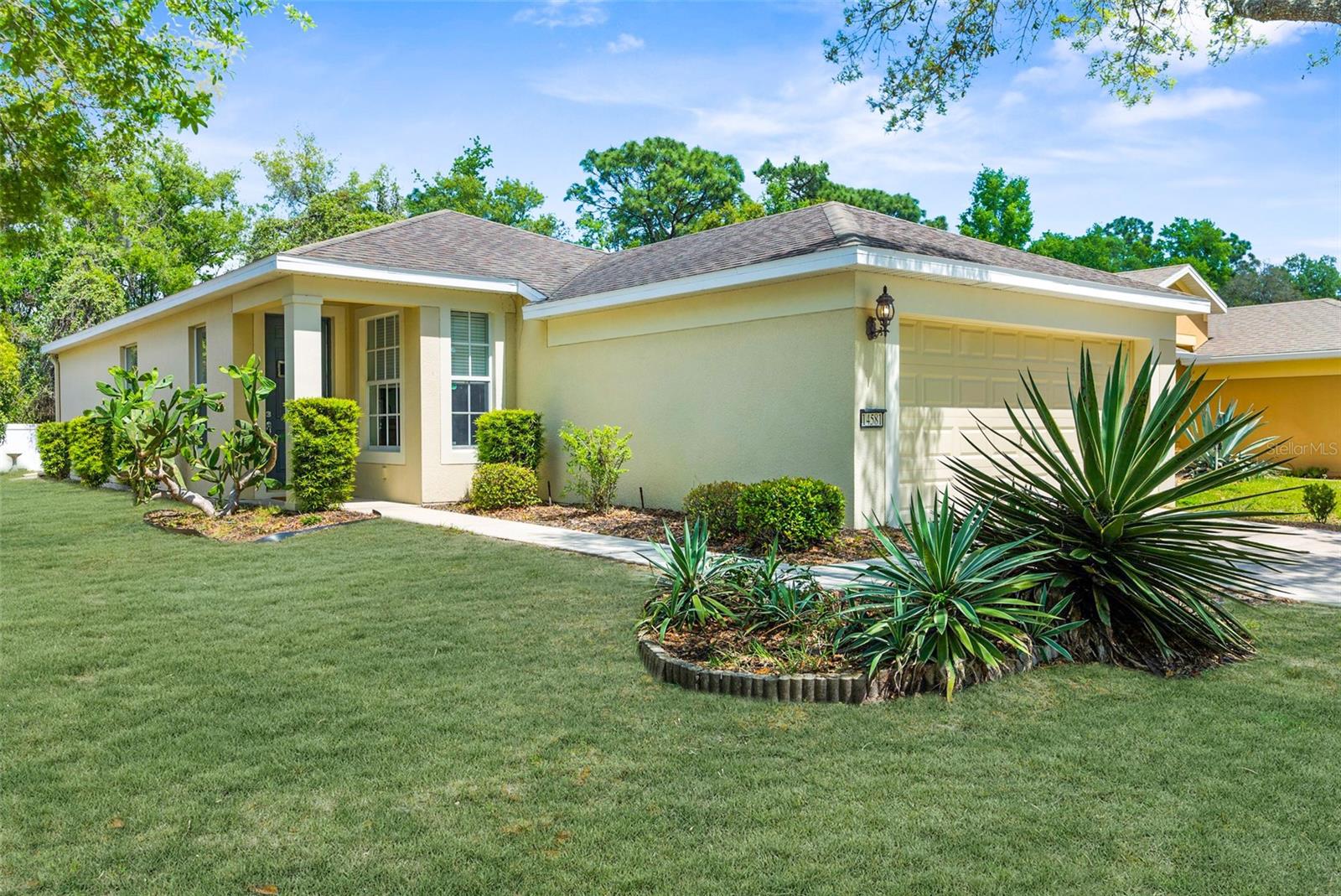 Listing photo id 0 for 14581 Wake Robin Drive