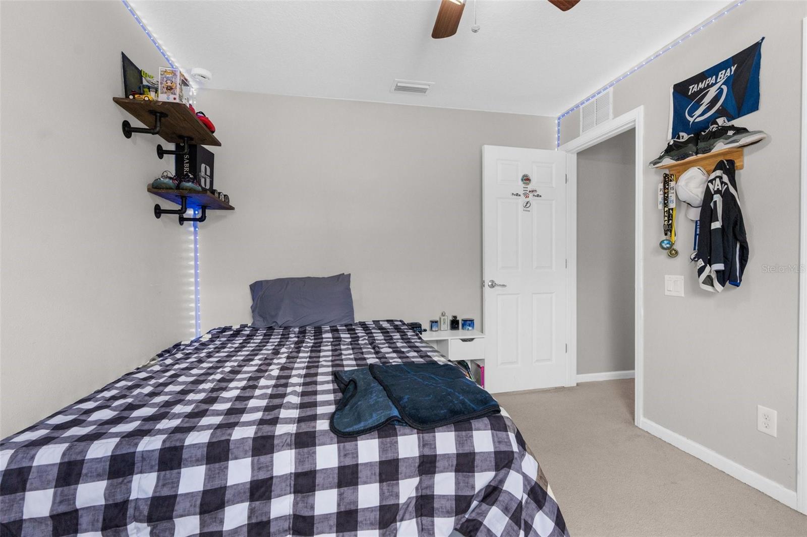 Listing photo id 26 for 14581 Wake Robin Drive