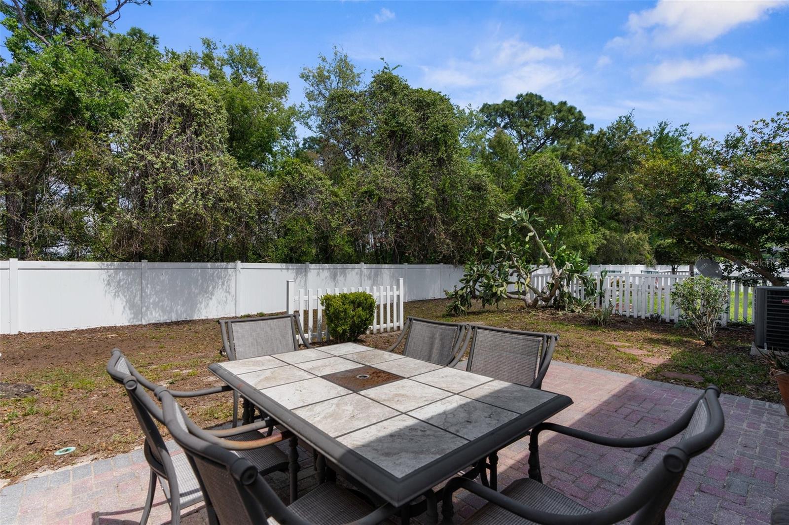 Listing photo id 32 for 14581 Wake Robin Drive