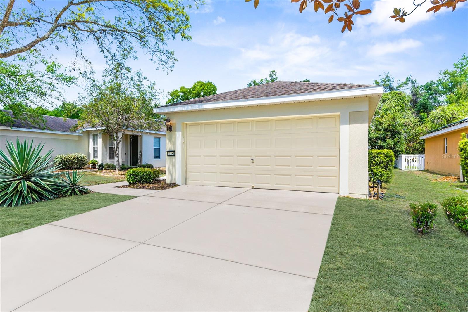 Listing photo id 2 for 14581 Wake Robin Drive