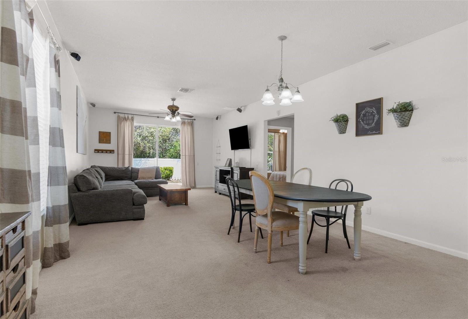 Listing photo id 4 for 14581 Wake Robin Drive