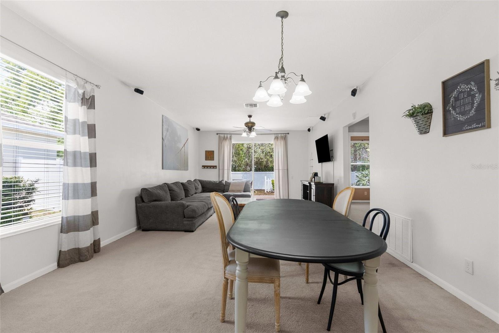 Listing photo id 6 for 14581 Wake Robin Drive