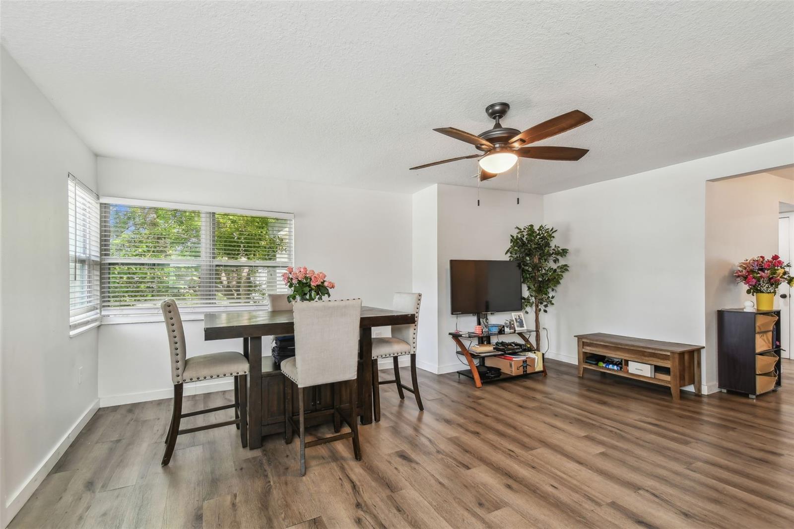 Listing photo id 9 for 1316 Melrose Avenue S