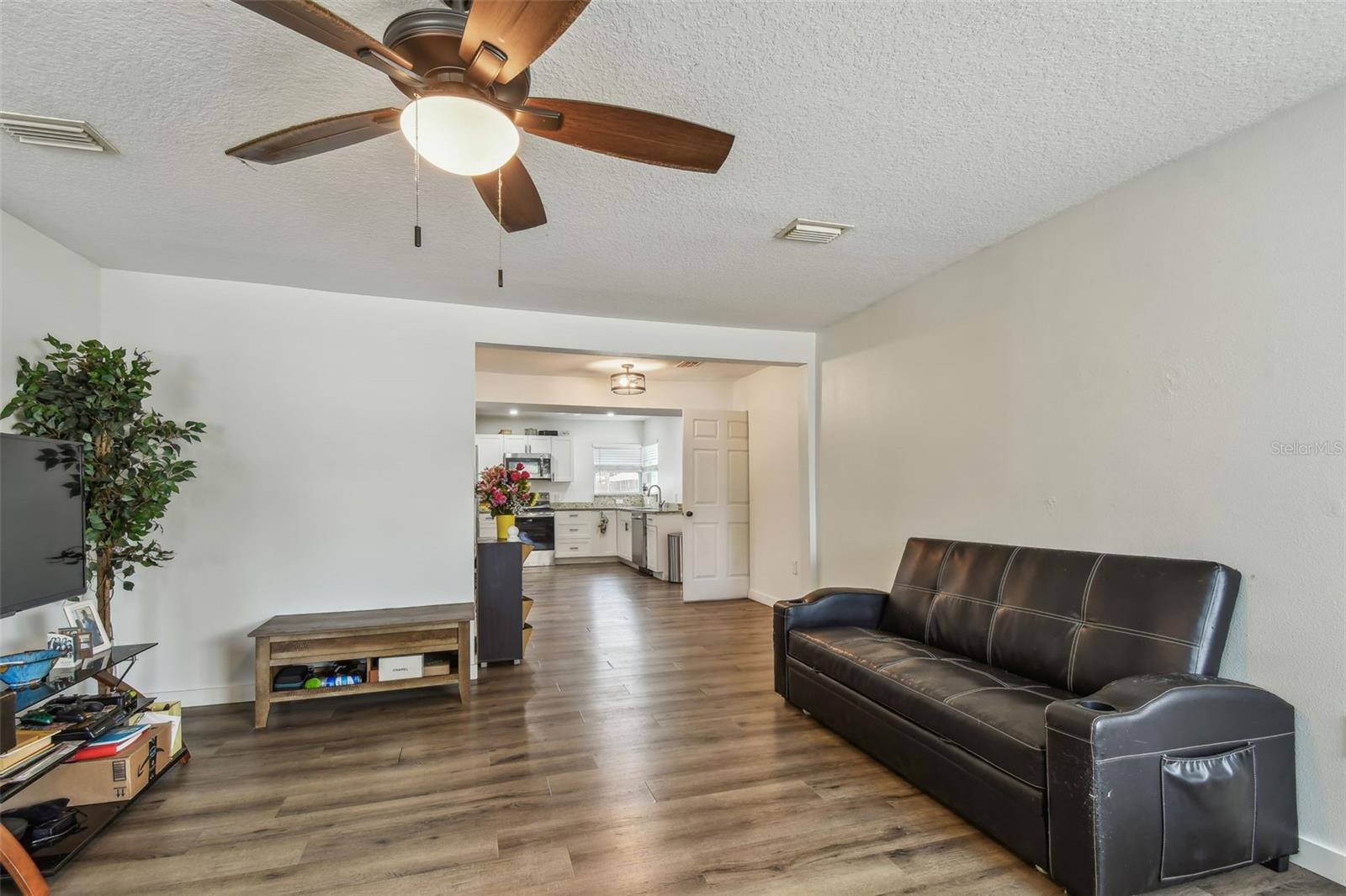 Listing photo id 11 for 1316 Melrose Avenue S