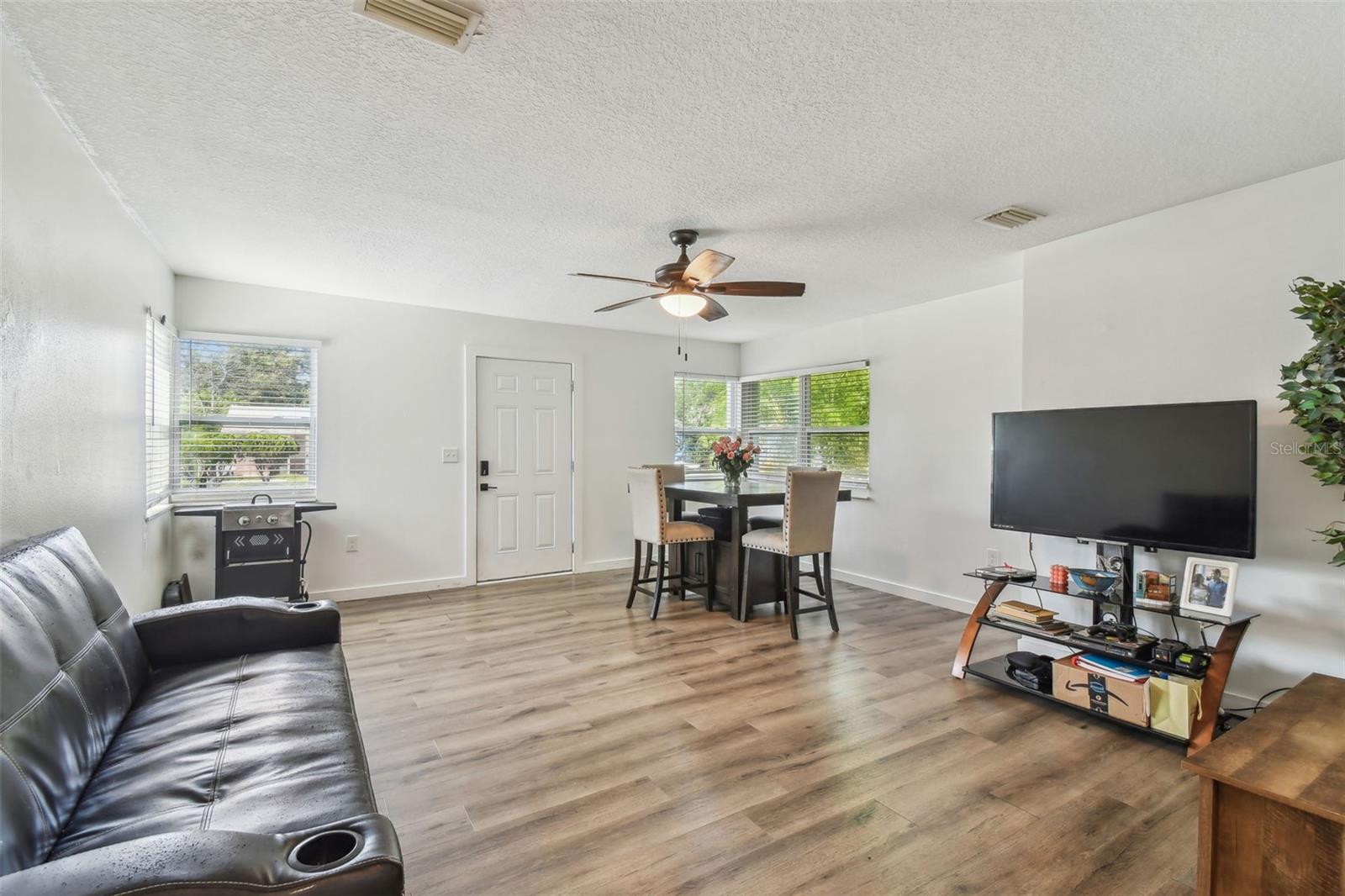 Listing photo id 12 for 1316 Melrose Avenue S