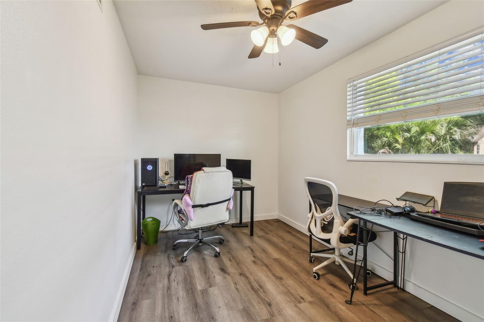 Listing photo id 18 for 1316 Melrose Avenue S