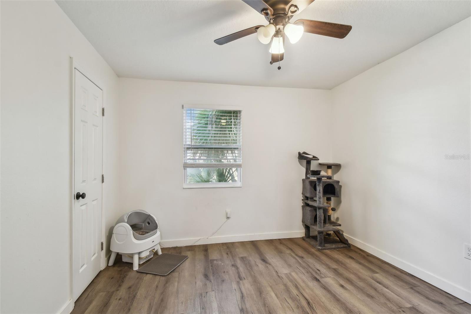 Listing photo id 24 for 1316 Melrose Avenue S