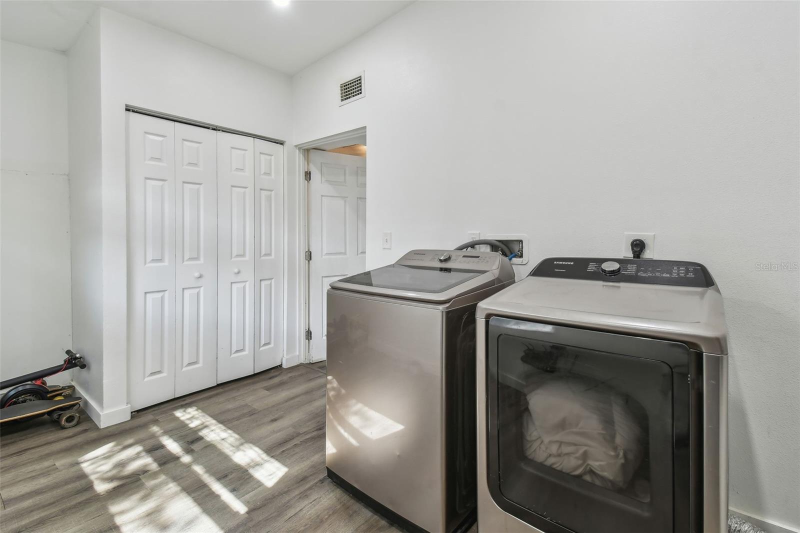 Listing photo id 26 for 1316 Melrose Avenue S