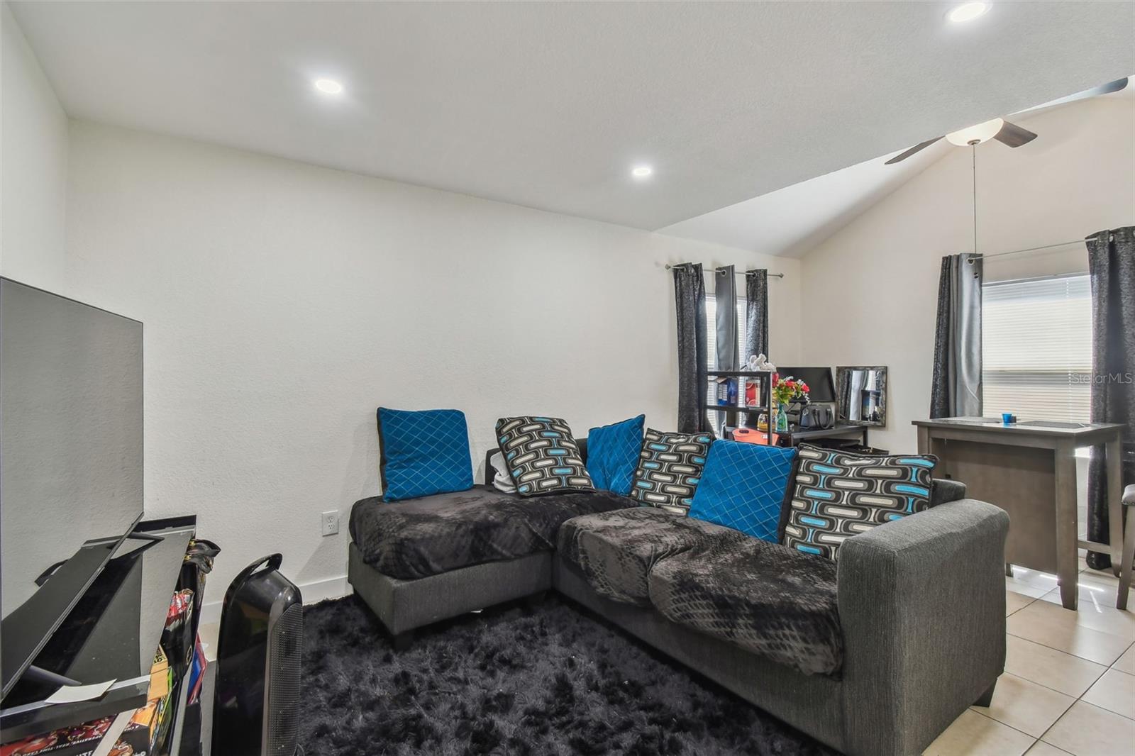 Listing photo id 32 for 1316 Melrose Avenue S