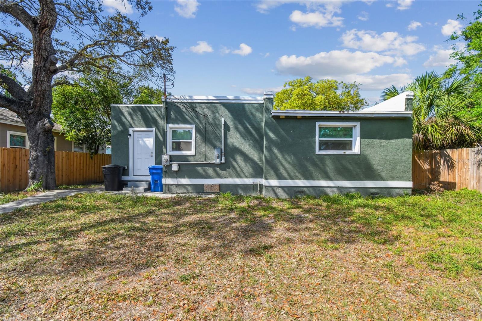 Listing photo id 2 for 1316 Melrose Avenue S