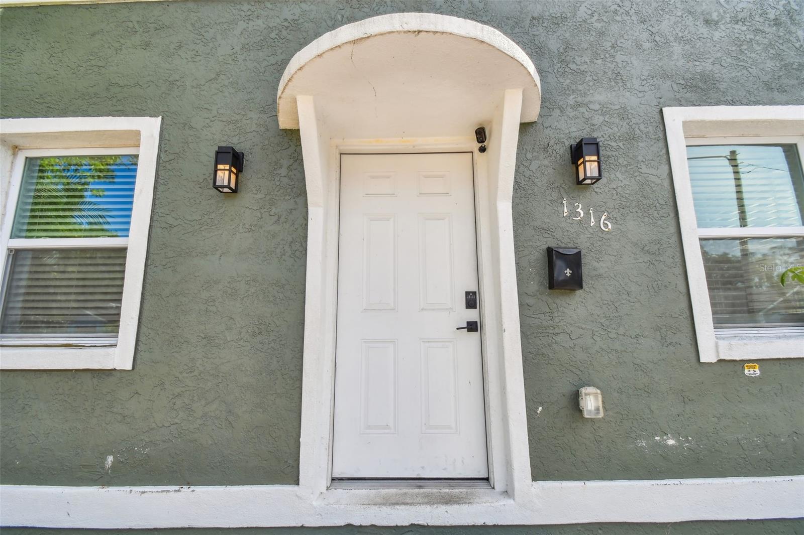 Listing photo id 7 for 1316 Melrose Avenue S