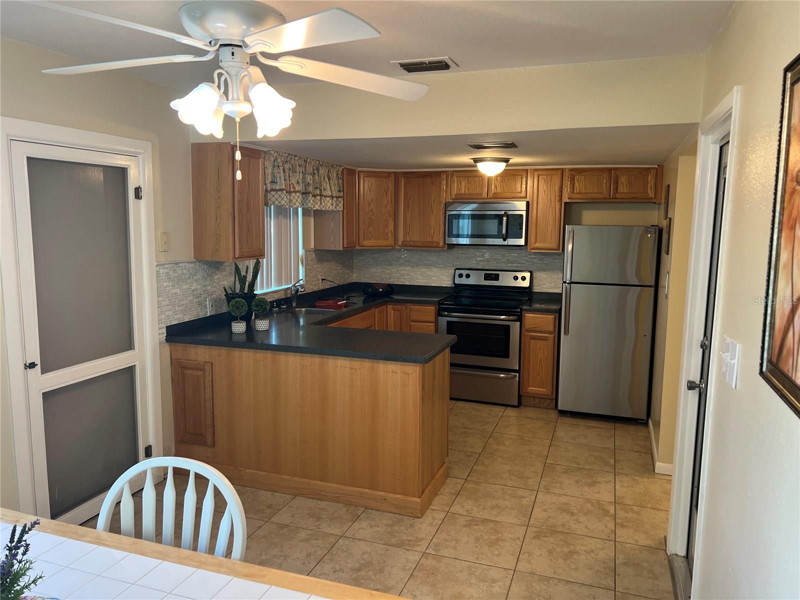 Image 10 of 54 For 4653 Cambridge Avenue 4653