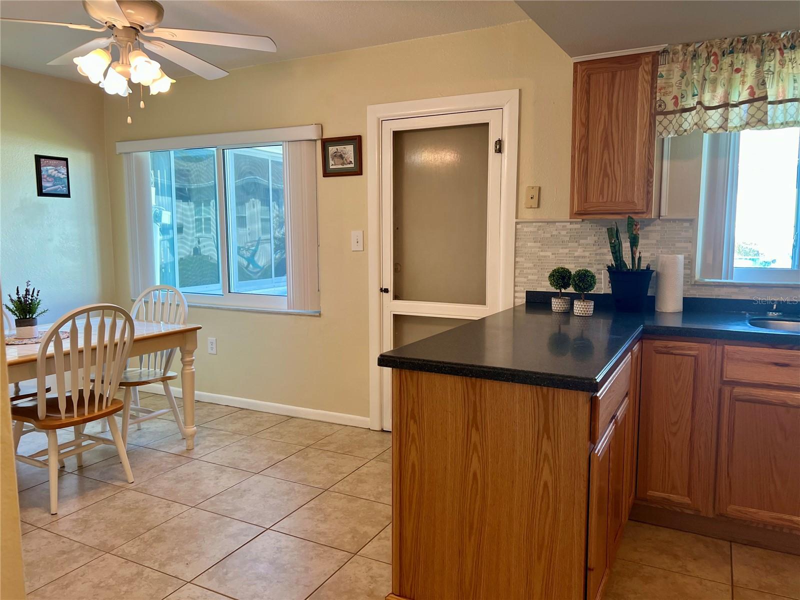 Image 40 of 54 For 4653 Cambridge Avenue 4653