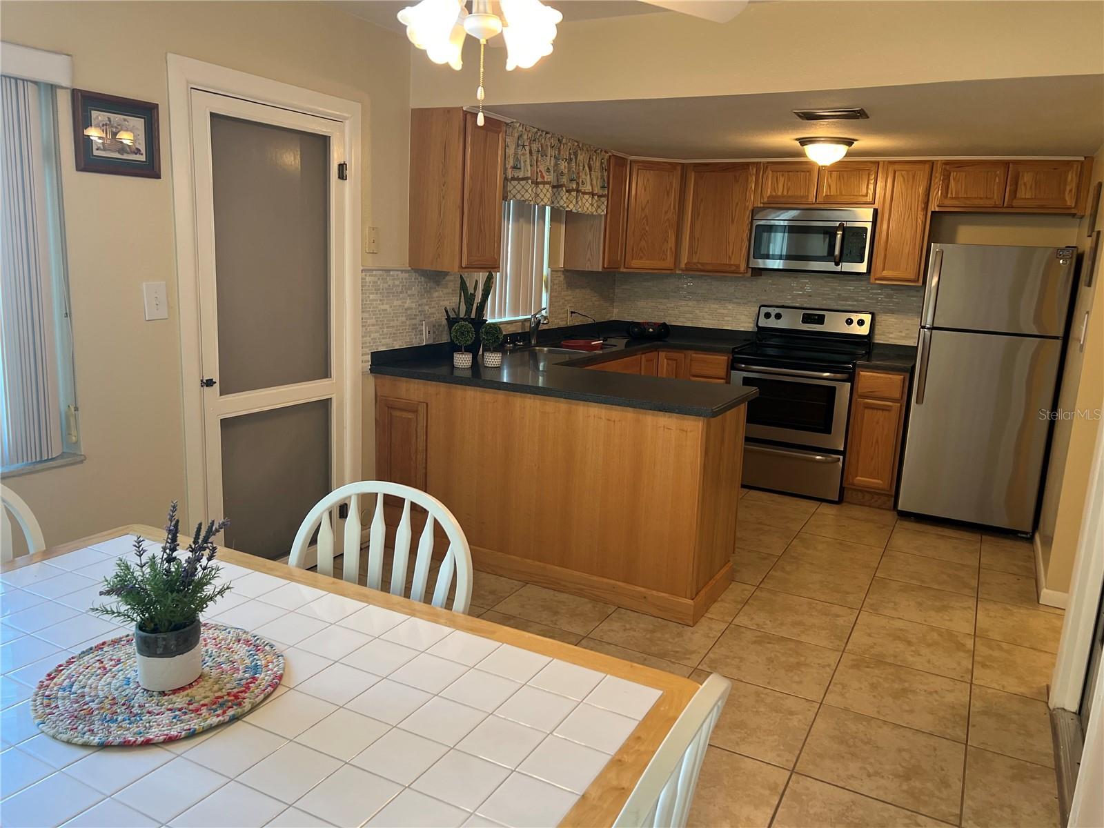Image 41 of 54 For 4653 Cambridge Avenue 4653
