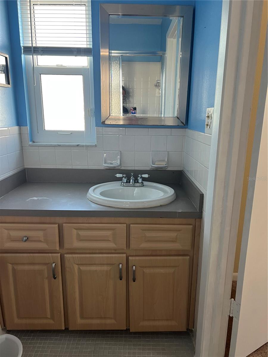 Image 45 of 54 For 4653 Cambridge Avenue 4653