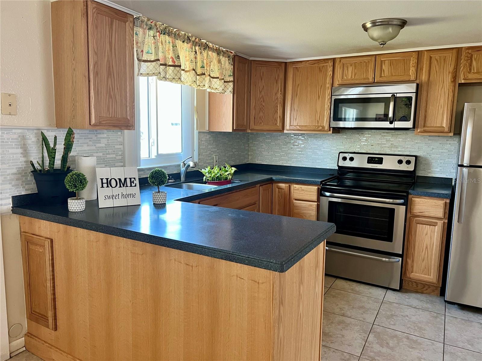 Image 5 of 54 For 4653 Cambridge Avenue 4653