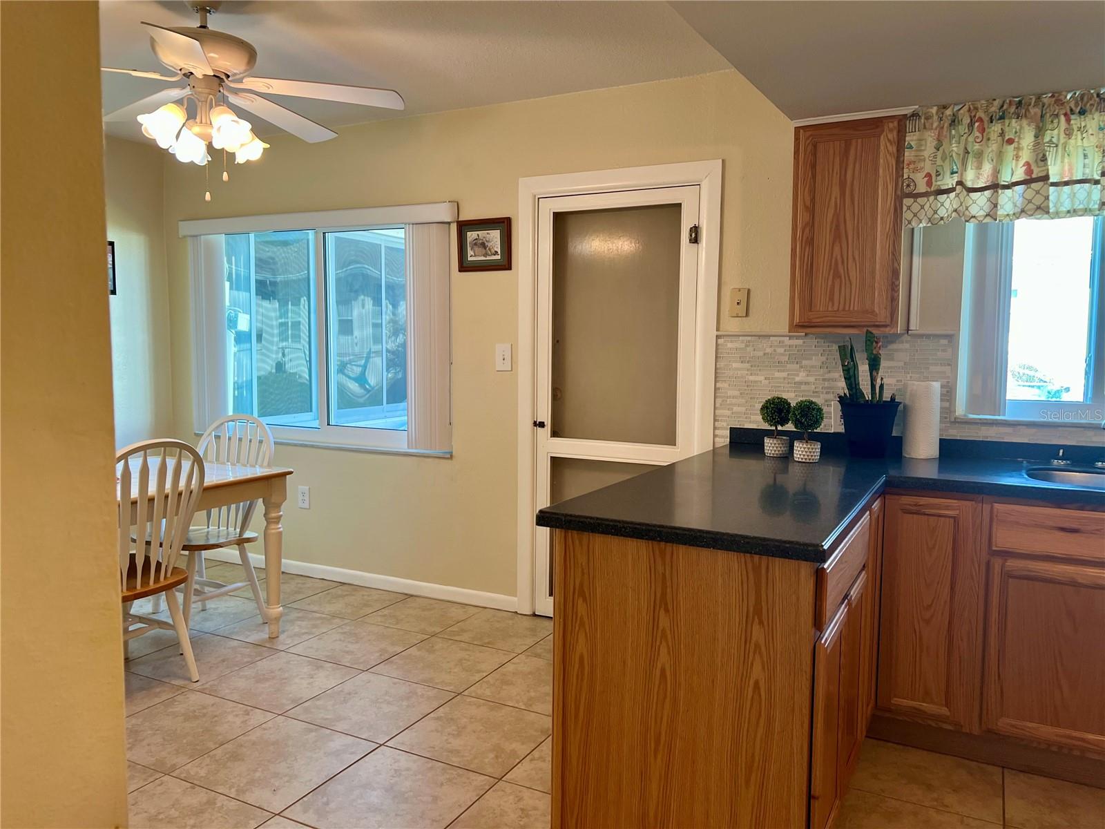 Image 7 of 54 For 4653 Cambridge Avenue 4653