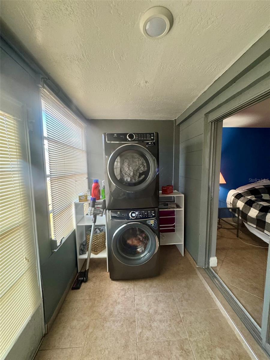 Image 13 of 15 For 4235 Sheldon Place 4235