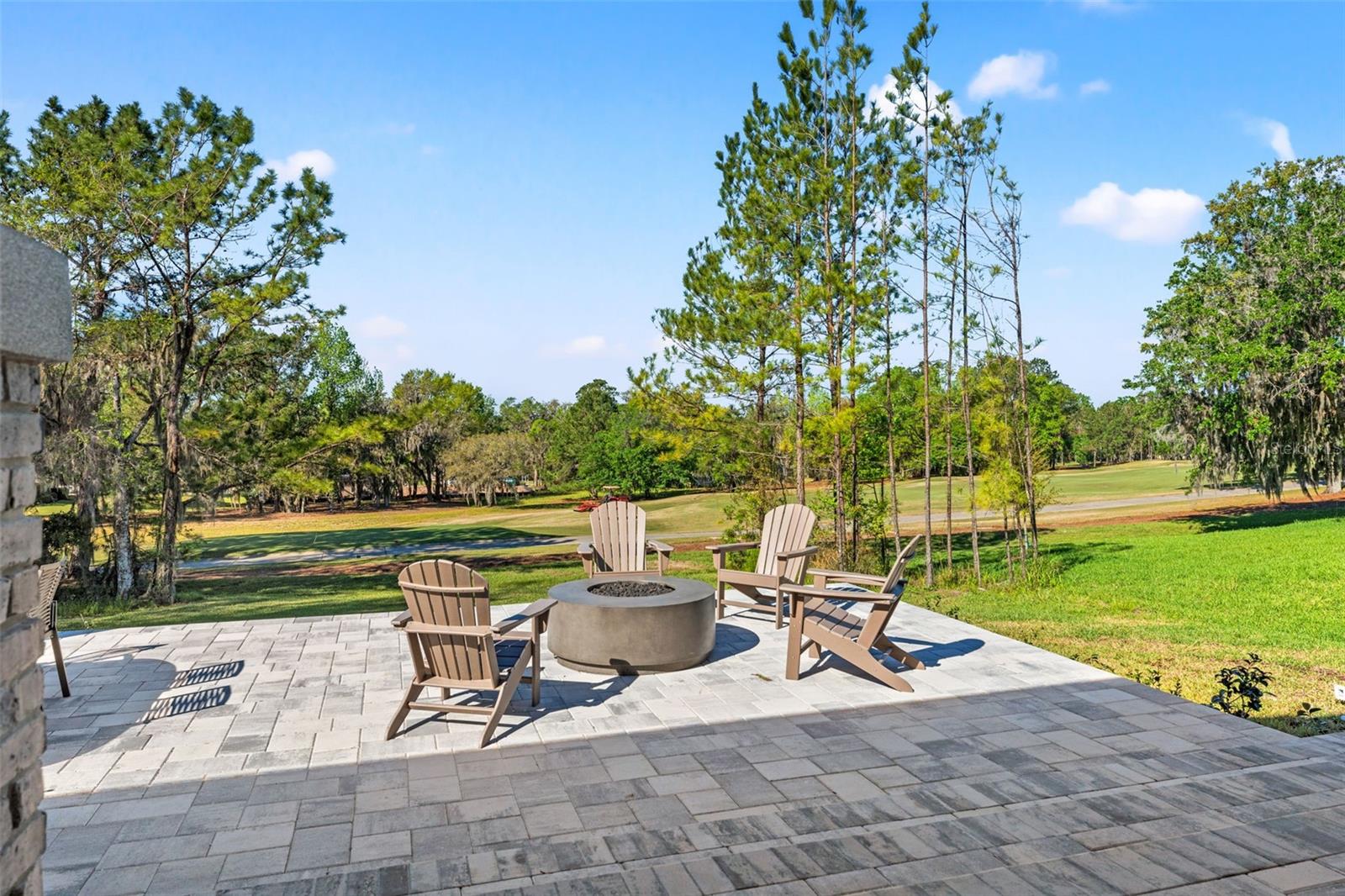 Listing photo id 4 for 4539 Hickory Oak Drive