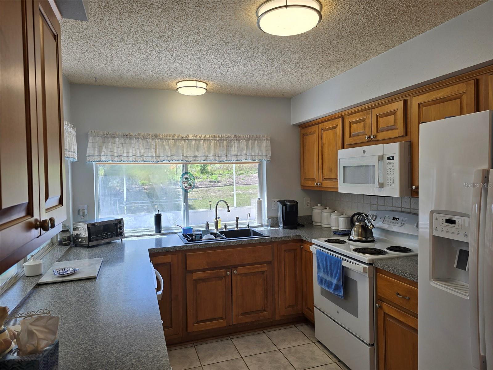 Image 14 of 51 For 6516 Hillview Road