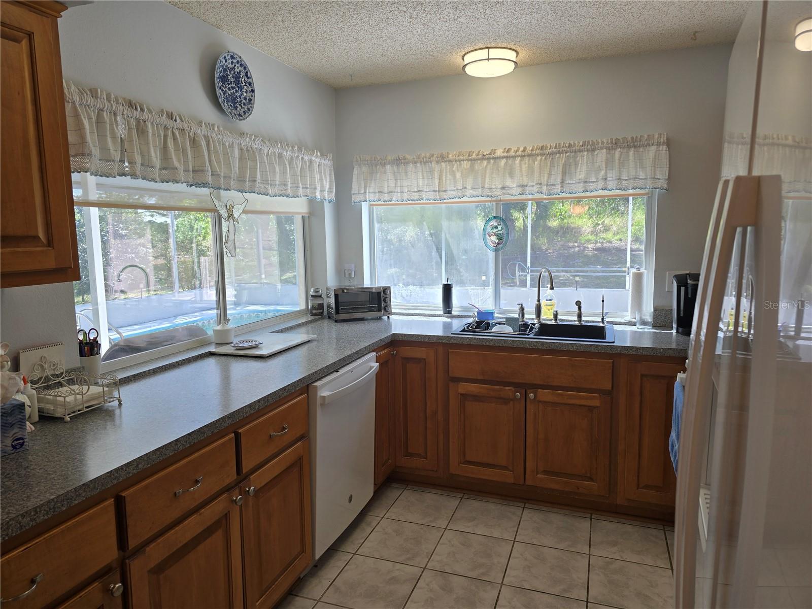 Image 15 of 51 For 6516 Hillview Road