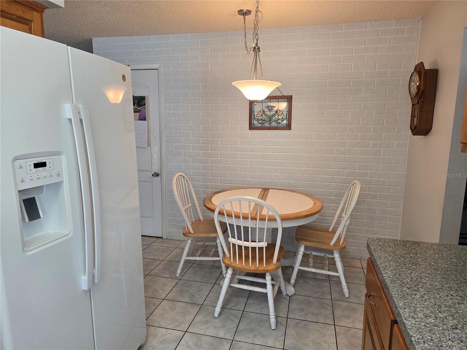 Image 17 of 51 For 6516 Hillview Road