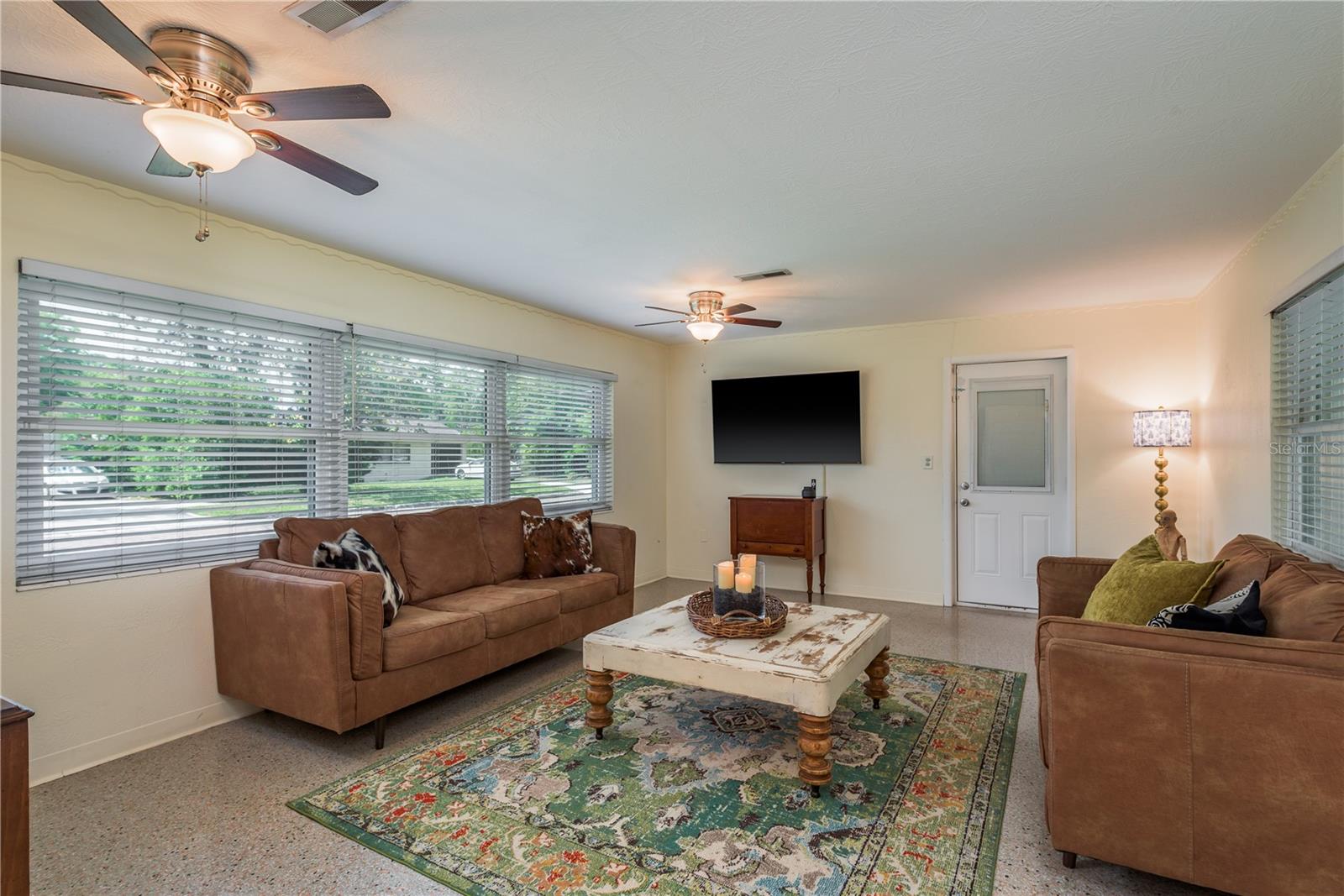 Listing photo id 8 for 37623 Florida Avenue