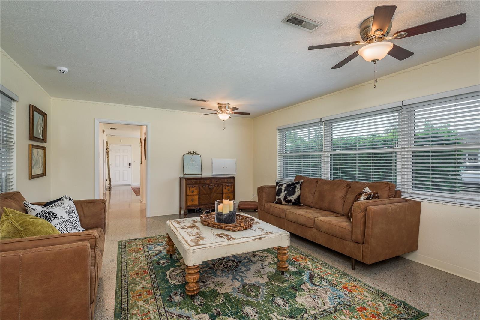 Listing photo id 10 for 37623 Florida Avenue