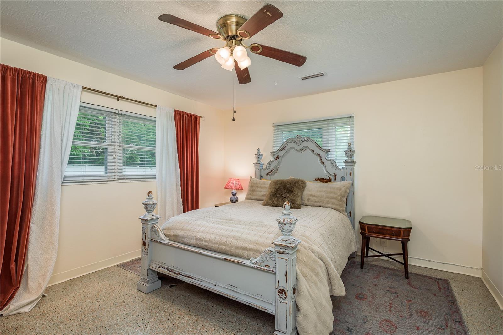 Listing photo id 11 for 37623 Florida Avenue
