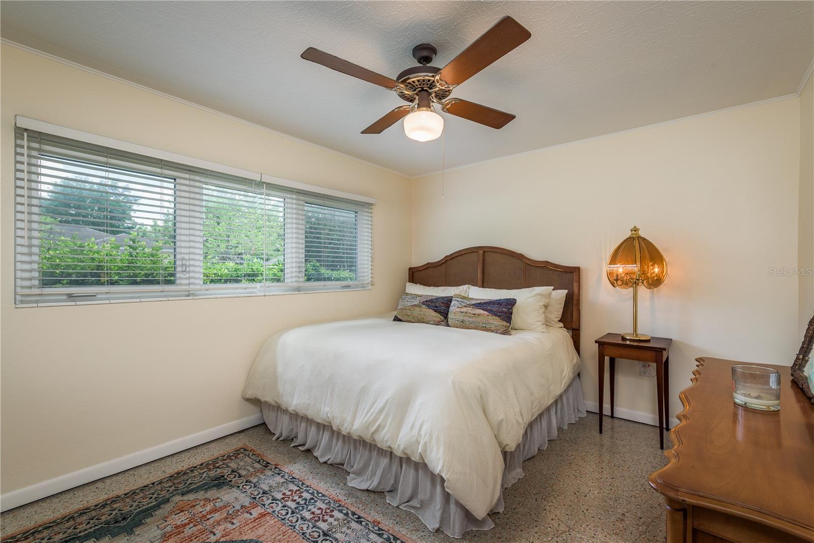 Listing photo id 14 for 37623 Florida Avenue