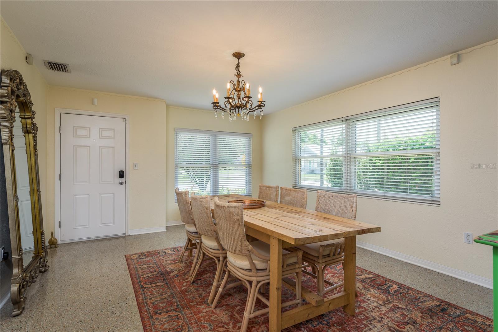 Listing photo id 4 for 37623 Florida Avenue