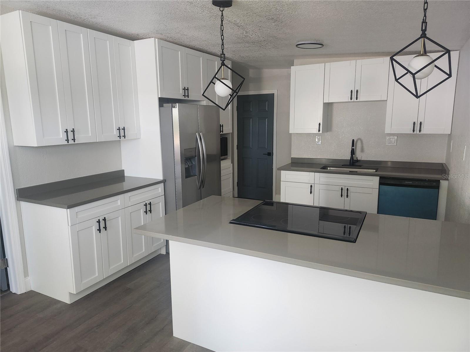 Image 2 of 40 For 825 Lincoln Avenue
