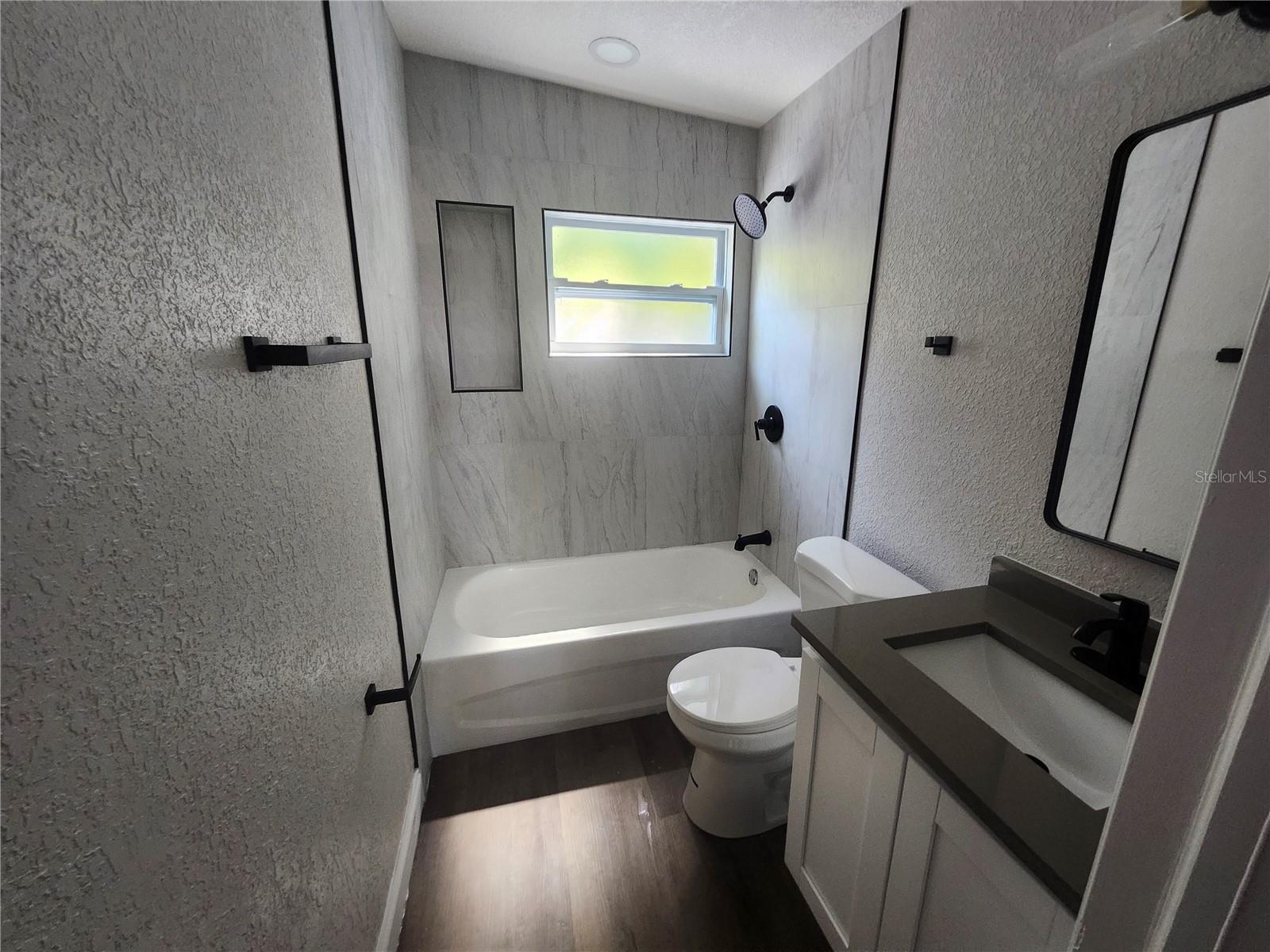 Image 4 of 40 For 825 Lincoln Avenue