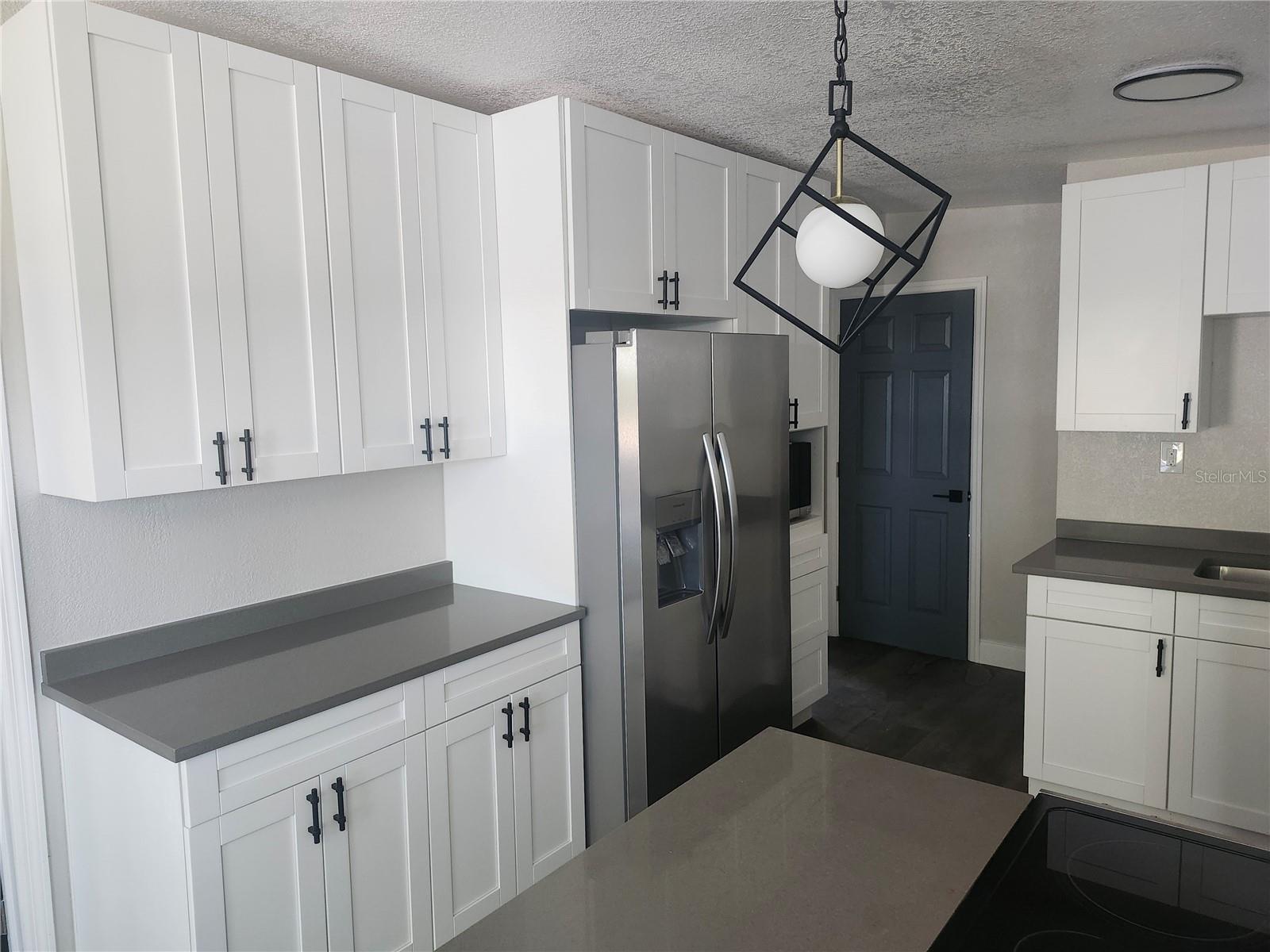 Image 5 of 40 For 825 Lincoln Avenue