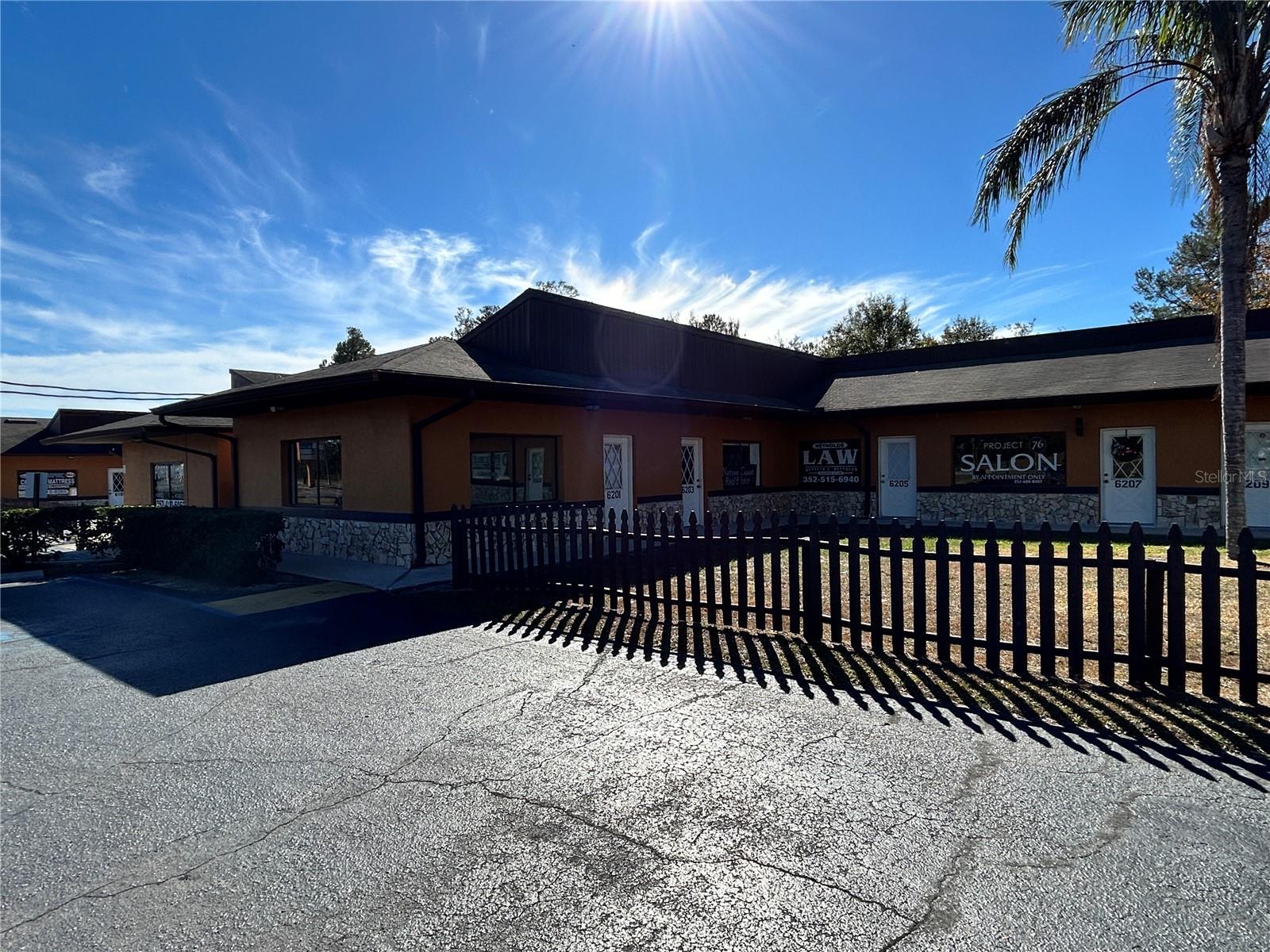 Listing photo id 3 for 6185 Deltona Boulevard