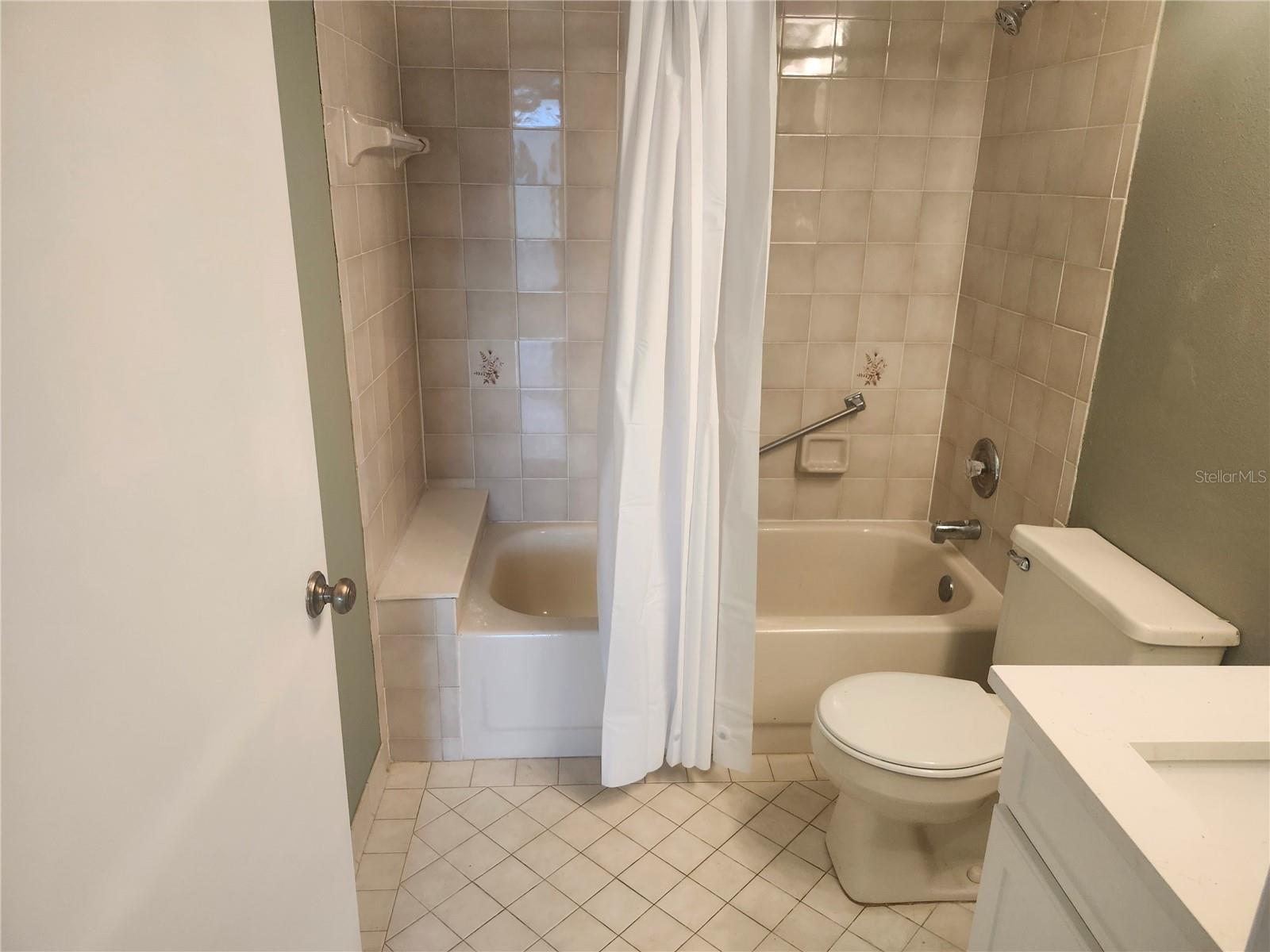 Listing photo id 12 for 12119 Sunny Glen Lane G2