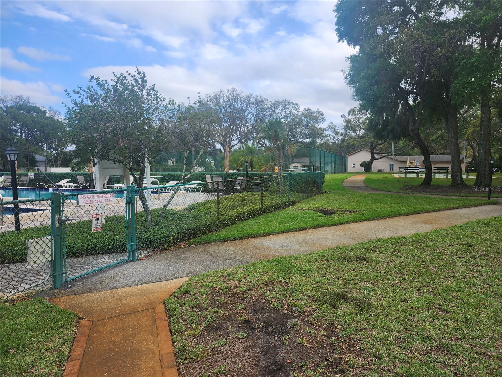 Listing photo id 39 for 12119 Sunny Glen Lane G2