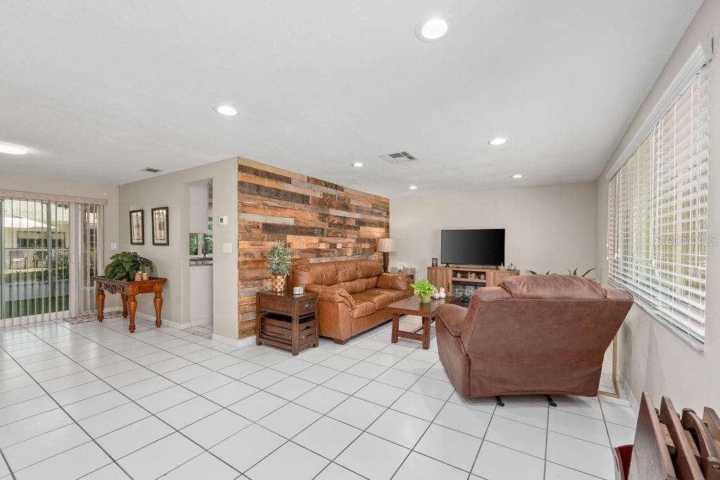 Image 10 of 49 For 8505 Lincolnshire Drive