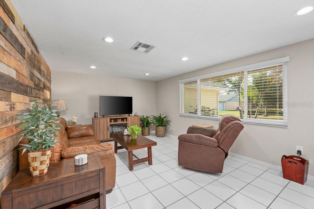 Image 11 of 49 For 8505 Lincolnshire Drive