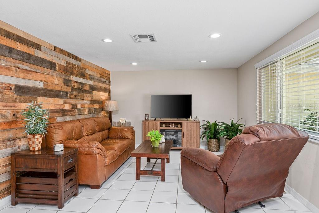 Image 12 of 49 For 8505 Lincolnshire Drive