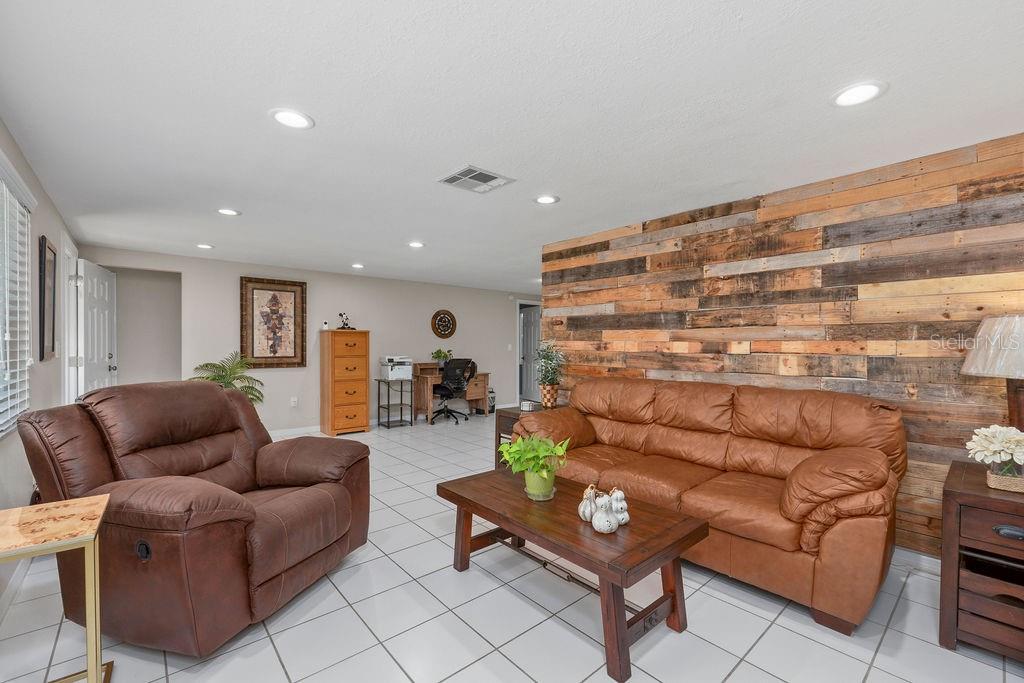 Image 13 of 49 For 8505 Lincolnshire Drive